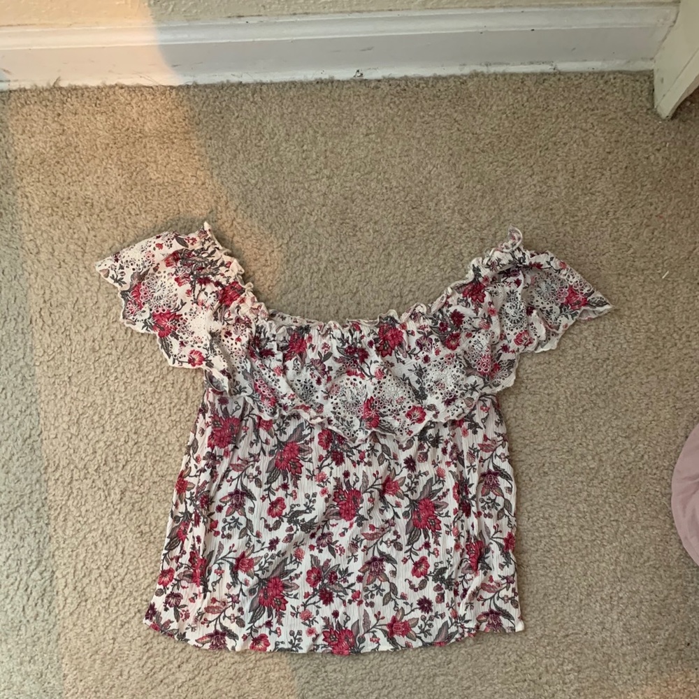 American Eagle Cropped off the shoulder